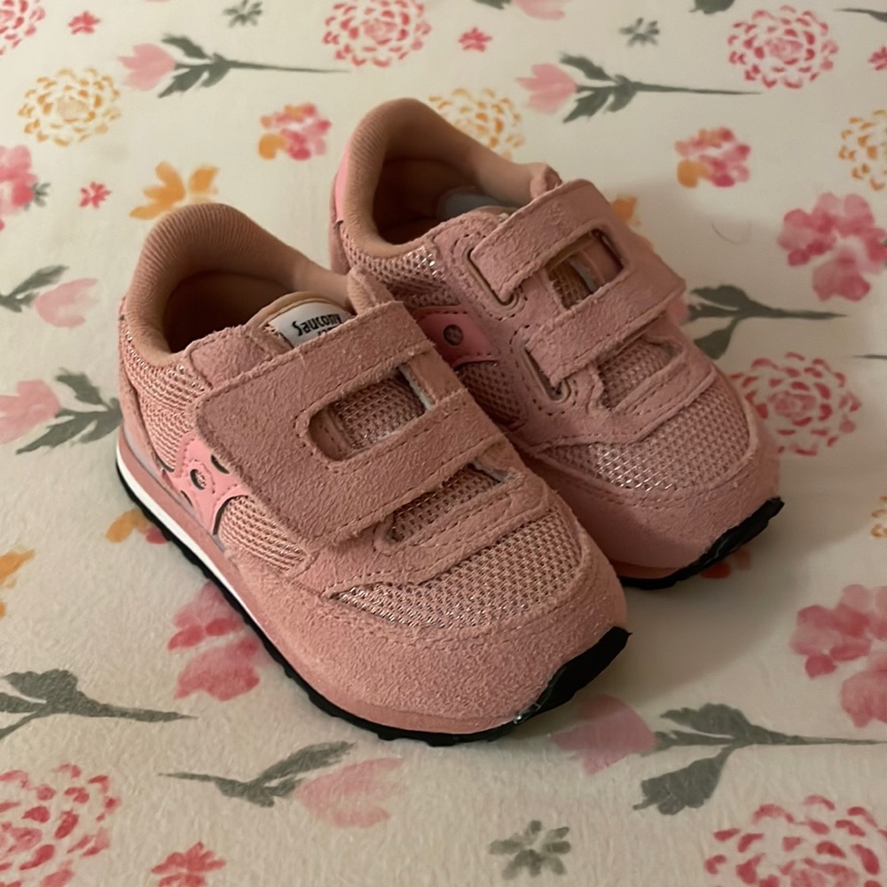 NWT Infant/toddler Saucony Jazz Hook and Loop pink sneakers